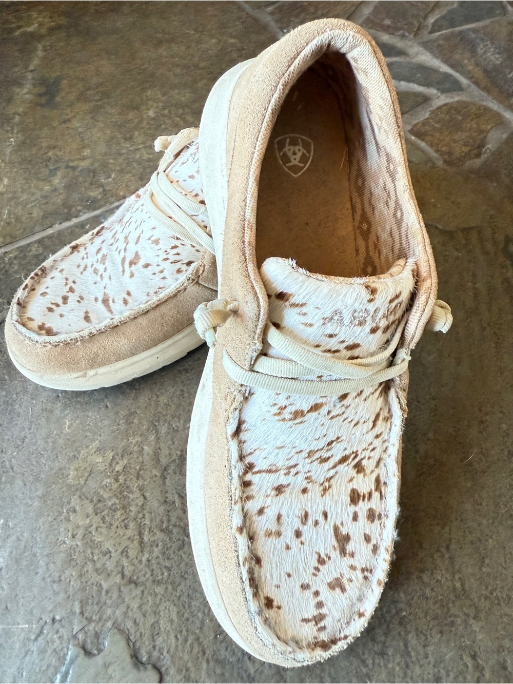 Ariat Womens Hilo Beige and Brown Cowhide shoes